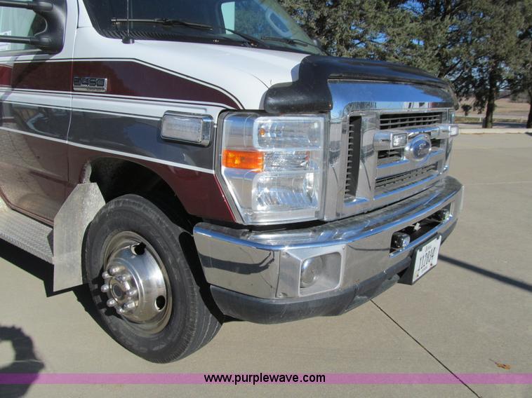 image for item J3355 2008 Ford E450 Super Duty ambulance