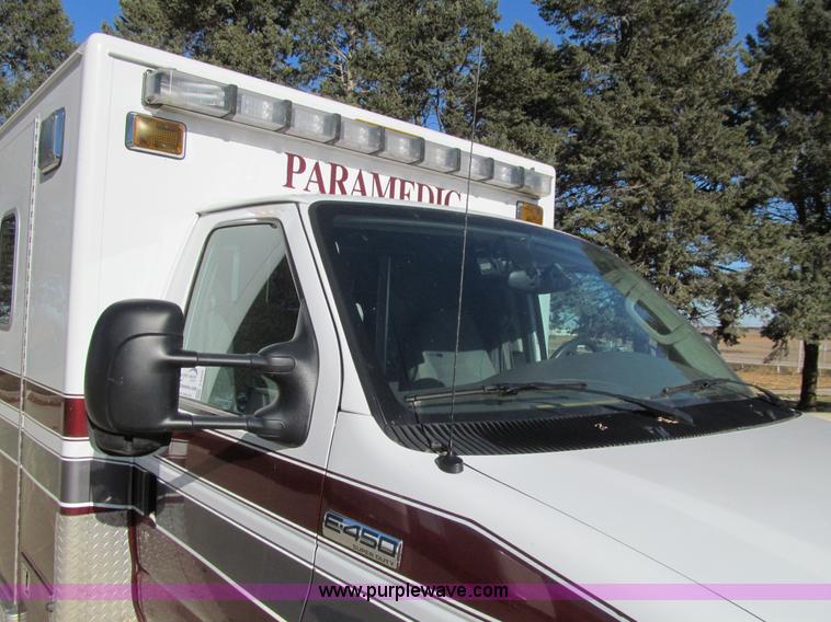 image for item J3355 2008 Ford E450 Super Duty ambulance
