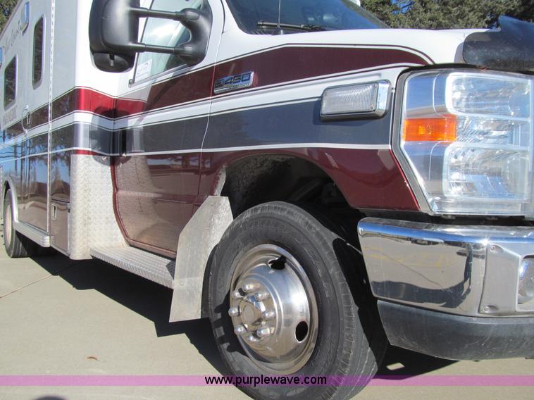 image for item J3355 2008 Ford E450 Super Duty ambulance