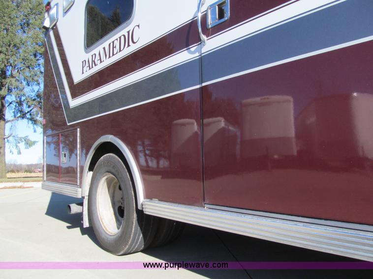 image for item J3355 2008 Ford E450 Super Duty ambulance