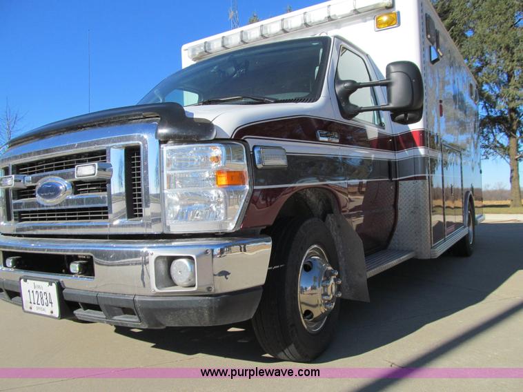 image for item J3355 2008 Ford E450 Super Duty ambulance