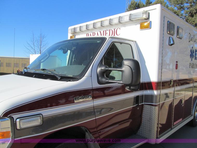 image for item J3355 2008 Ford E450 Super Duty ambulance