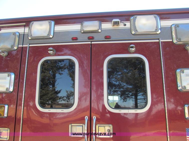 image for item J3355 2008 Ford E450 Super Duty ambulance