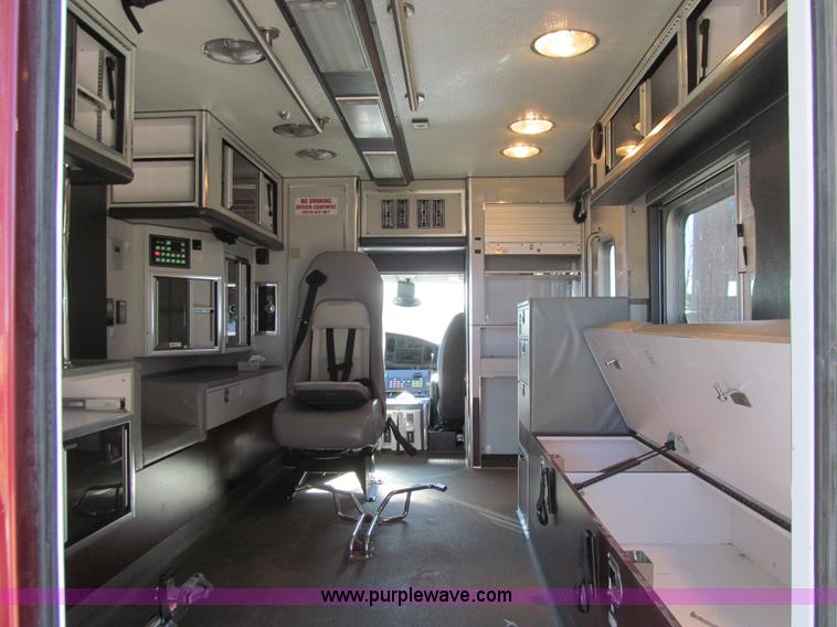 image for item J3355 2008 Ford E450 Super Duty ambulance