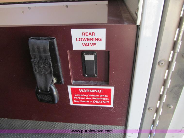 image for item J3355 2008 Ford E450 Super Duty ambulance