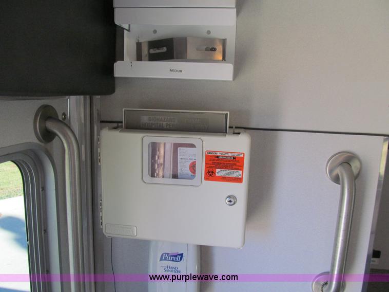 image for item J3355 2008 Ford E450 Super Duty ambulance