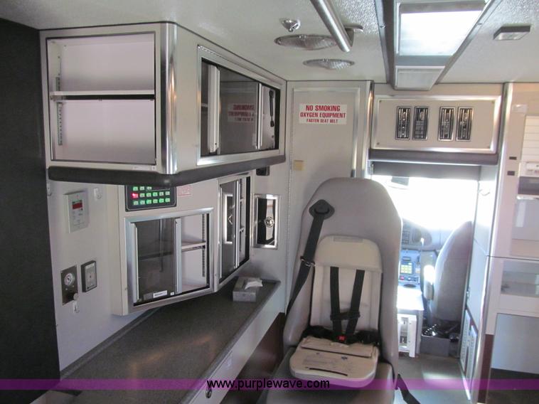 image for item J3355 2008 Ford E450 Super Duty ambulance