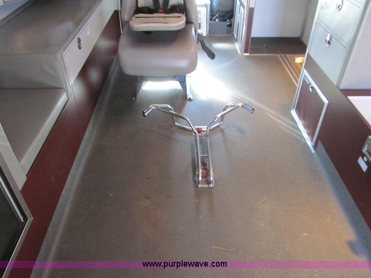 image for item J3355 2008 Ford E450 Super Duty ambulance