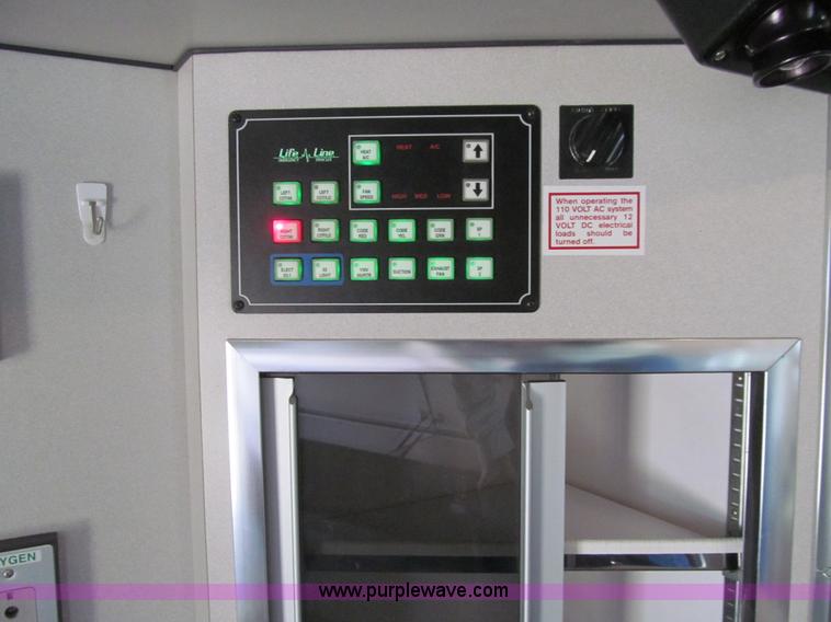 image for item J3355 2008 Ford E450 Super Duty ambulance