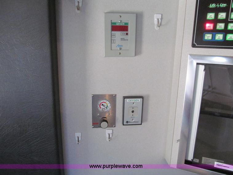 image for item J3355 2008 Ford E450 Super Duty ambulance