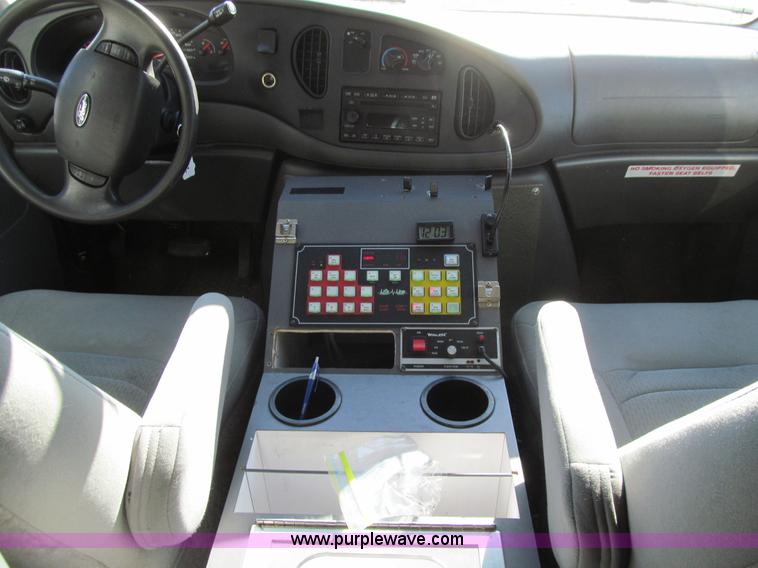 image for item J3355 2008 Ford E450 Super Duty ambulance