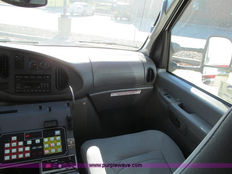 image for item J3355 2008 Ford E450 Super Duty ambulance