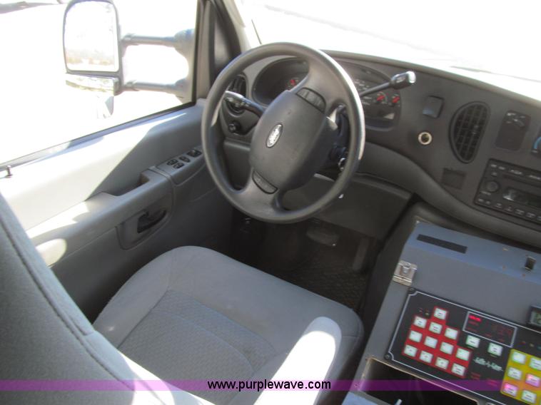 image for item J3355 2008 Ford E450 Super Duty ambulance