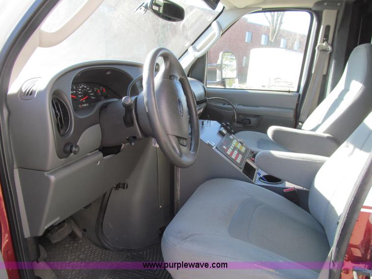 image for item J3355 2008 Ford E450 Super Duty ambulance