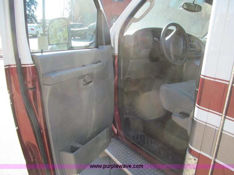 image for item J3355 2008 Ford E450 Super Duty ambulance