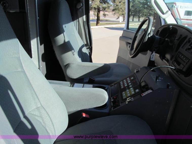 image for item J3355 2008 Ford E450 Super Duty ambulance