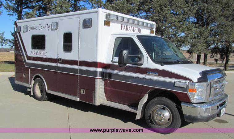image for item J3355 2008 Ford E450 Super Duty ambulance