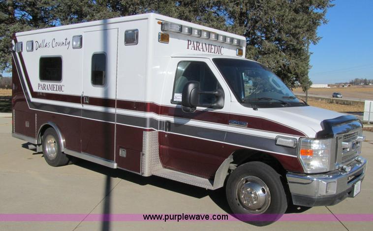 image for item J3356 2008 Ford E450 Super Duty ambulance