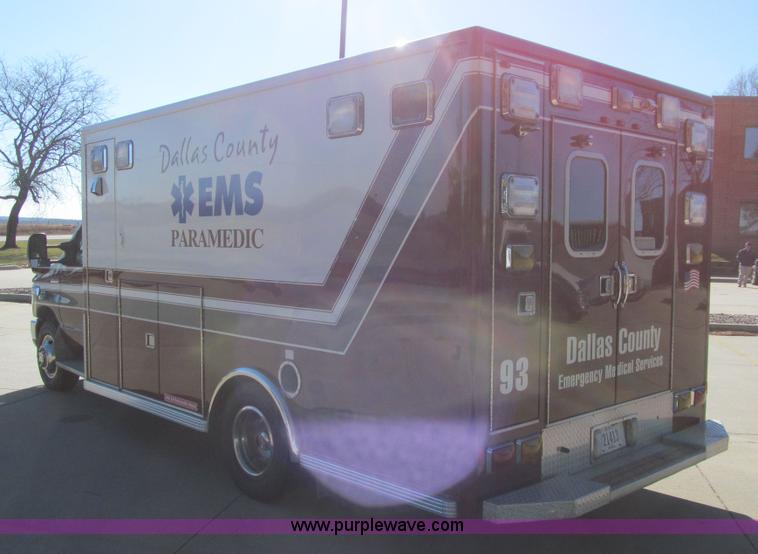 image for item J3356 2008 Ford E450 Super Duty ambulance