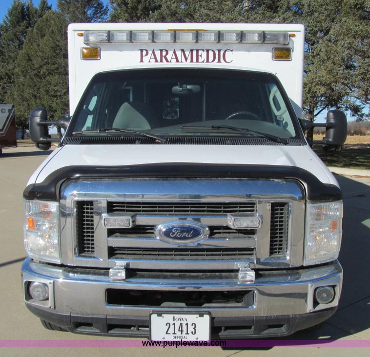 image for item J3356 2008 Ford E450 Super Duty ambulance