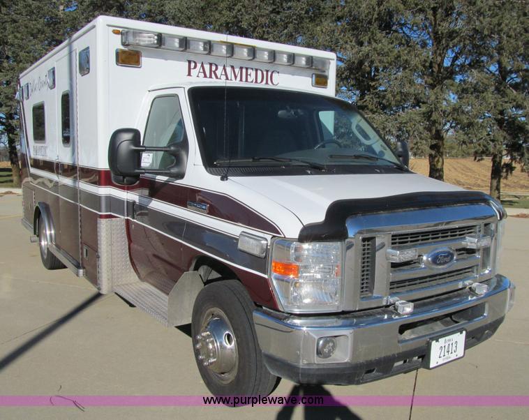 image for item J3356 2008 Ford E450 Super Duty ambulance