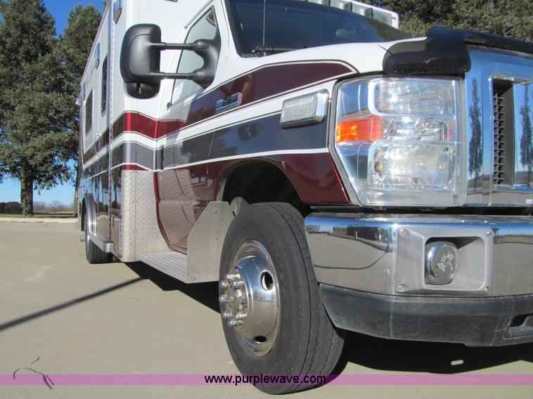 image for item J3356 2008 Ford E450 Super Duty ambulance