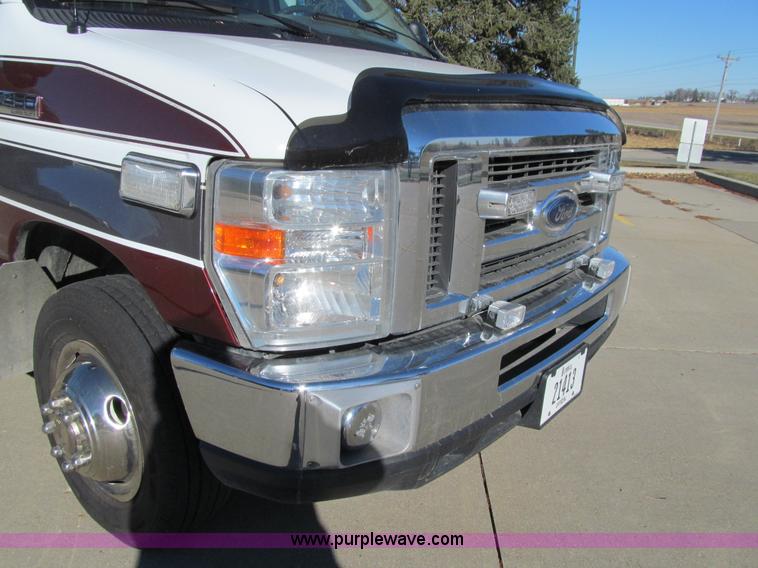 image for item J3356 2008 Ford E450 Super Duty ambulance
