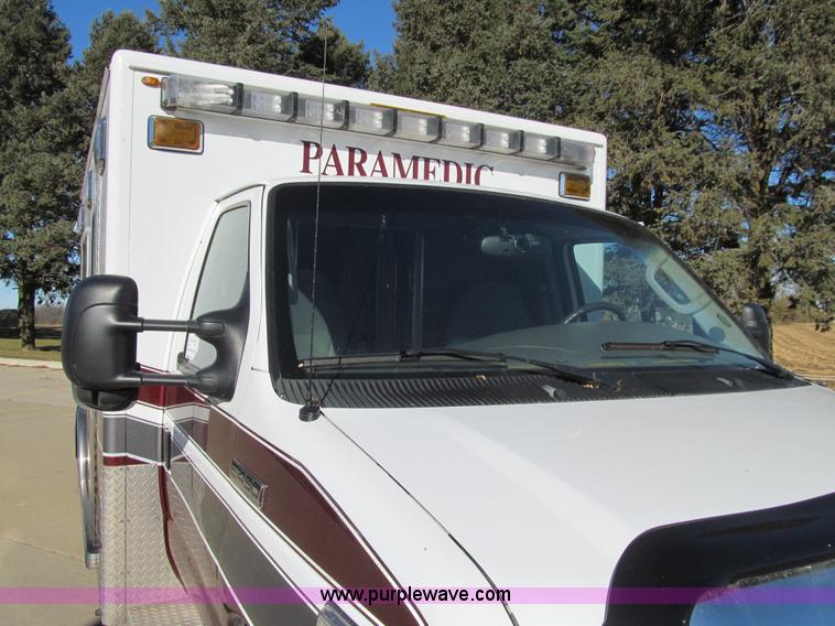 image for item J3356 2008 Ford E450 Super Duty ambulance