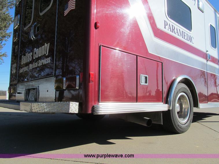 image for item J3356 2008 Ford E450 Super Duty ambulance