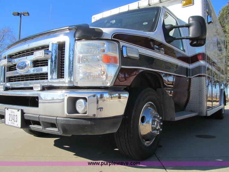 image for item J3356 2008 Ford E450 Super Duty ambulance
