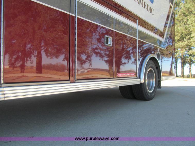 image for item J3356 2008 Ford E450 Super Duty ambulance