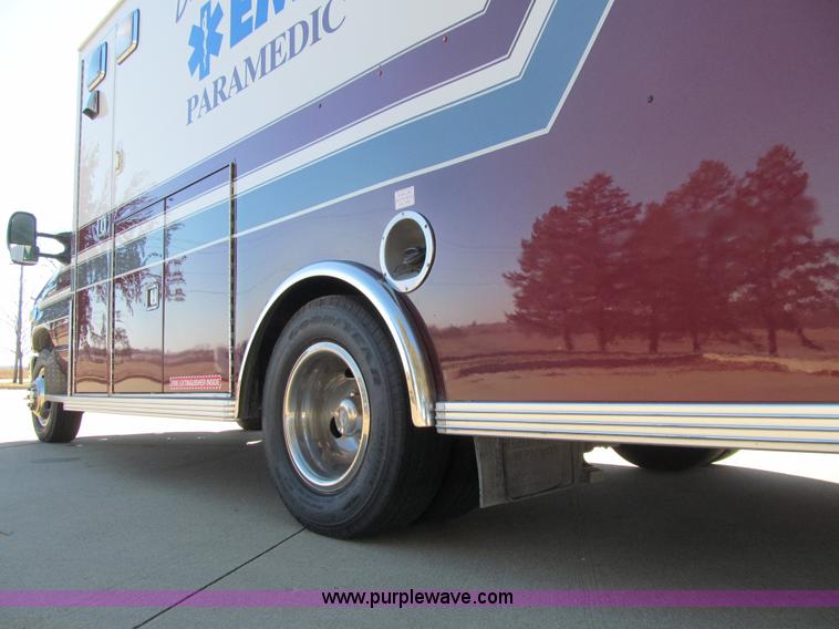 image for item J3356 2008 Ford E450 Super Duty ambulance