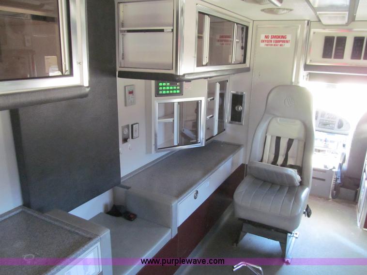 image for item J3356 2008 Ford E450 Super Duty ambulance