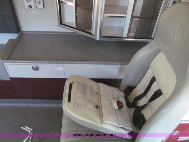 image for item J3356 2008 Ford E450 Super Duty ambulance