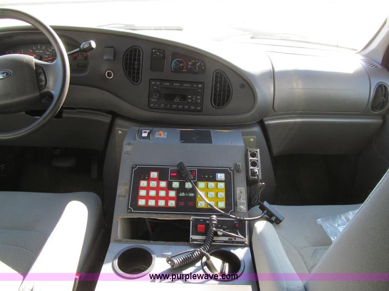 image for item J3356 2008 Ford E450 Super Duty ambulance