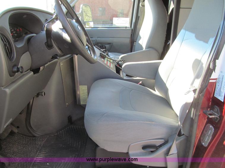 image for item J3356 2008 Ford E450 Super Duty ambulance