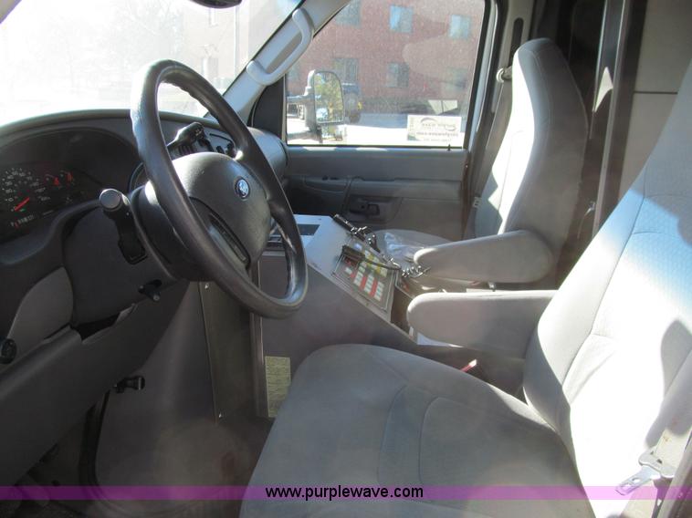 image for item J3356 2008 Ford E450 Super Duty ambulance