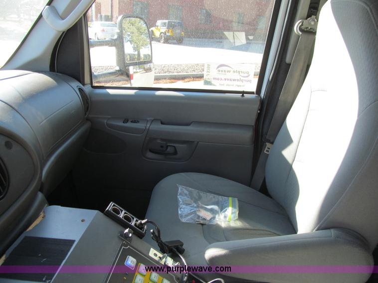 image for item J3356 2008 Ford E450 Super Duty ambulance