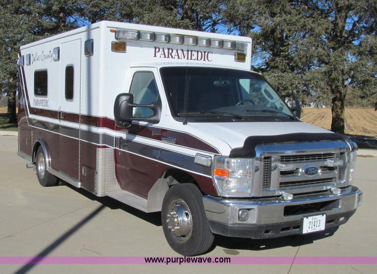 image for item J3356 2008 Ford E450 Super Duty ambulance