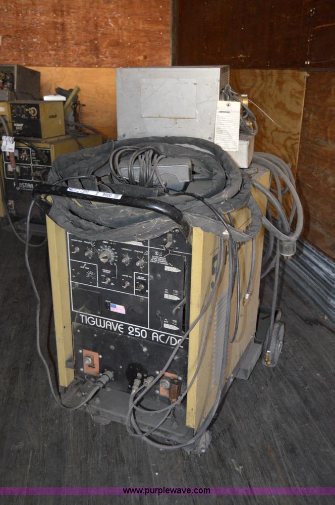image for item Z9000 Hobart Tigwave 250 AC/DC welder