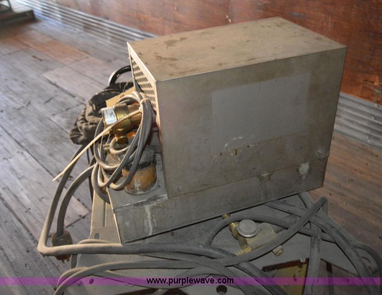 image for item Z9000 Hobart Tigwave 250 AC/DC welder