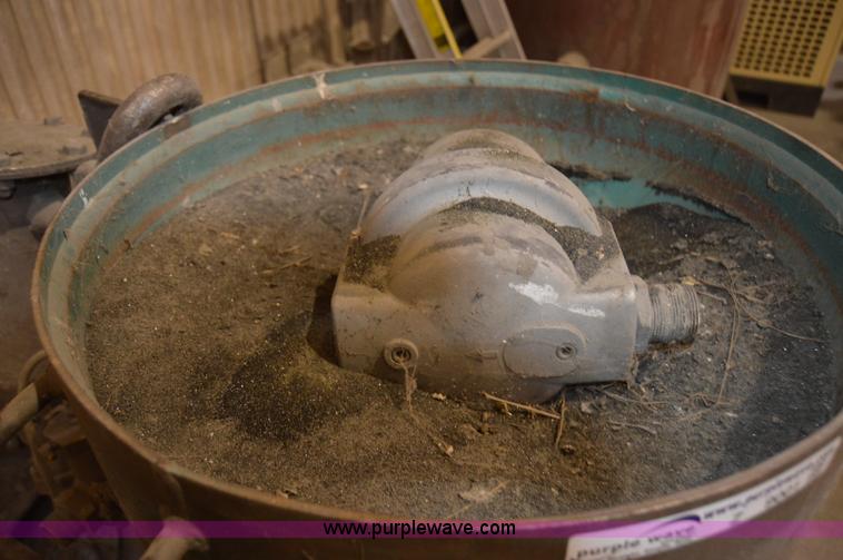 image for item Z9001 Clemco 2452 abrasive sand blaster