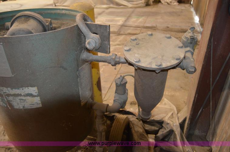 image for item Z9001 Clemco 2452 abrasive sand blaster