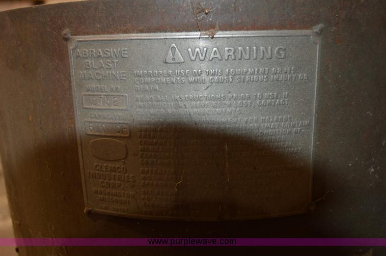 image for item Z9001 Clemco 2452 abrasive sand blaster