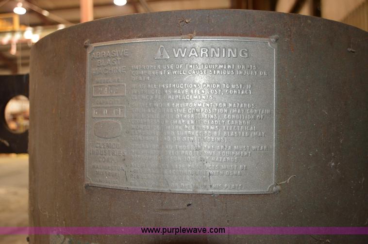 image for item Z9001 Clemco 2452 abrasive sand blaster