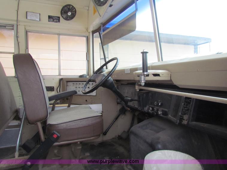 image for item AJ9463 1992 International 3800 school bus