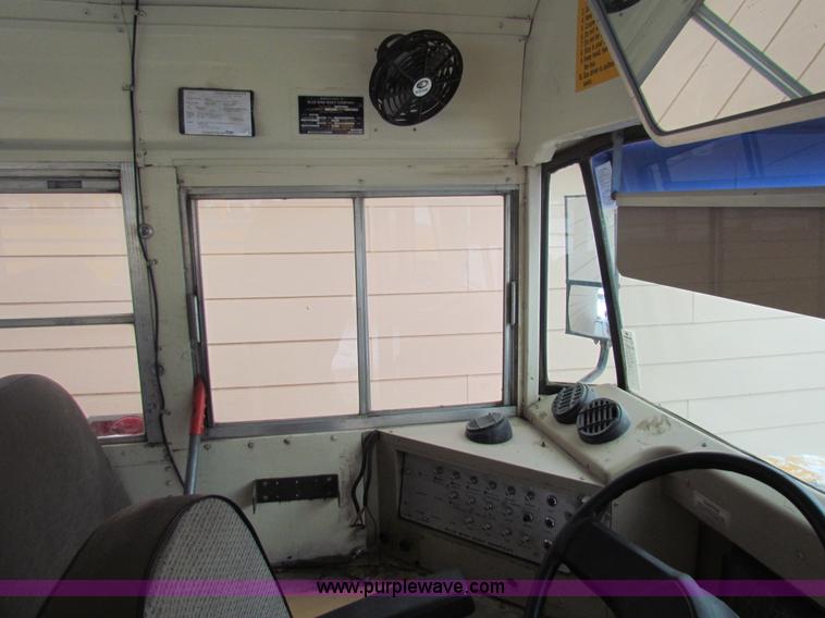 image for item AJ9463 1992 International 3800 school bus