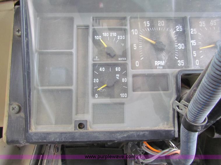 image for item AJ9463 1992 International 3800 school bus