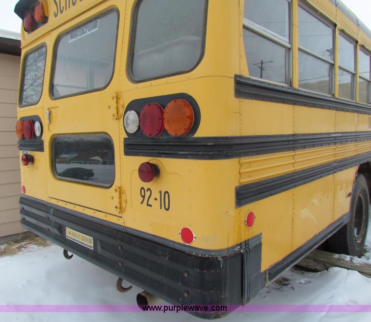 image for item AJ9463 1992 International 3800 school bus