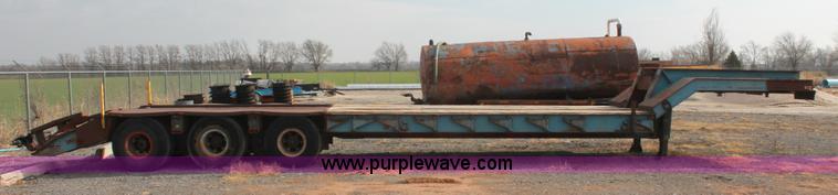 image for item AK9628 1976 Fruehauf triple axle step deck trailer